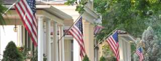 Flags fyling high