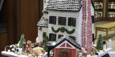 Photos of the Day: A Festive Display Plus A Gingerbread Car?