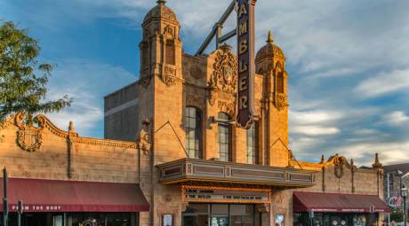 HAUNTED ATTRACTIONS - HOUSE OF WAX 3D