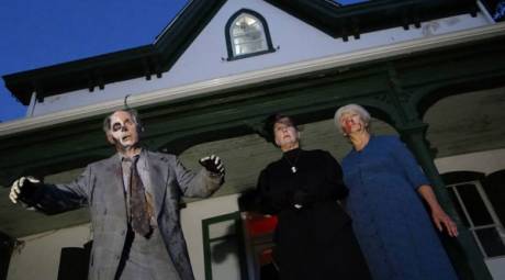 HAUNTED ATTRACTIONS - LULU'S HOUSE OF HORRORS
