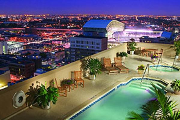 Houston Hotels Find Resorts Boutiques Bed And Breakfasts Cool Hotel Pools