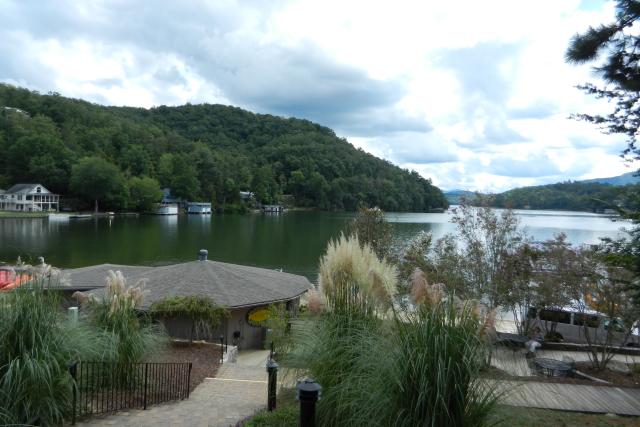 Rumbling Bald Resort