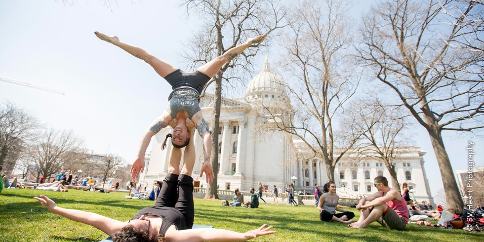 Acrobatics on Capitol Square