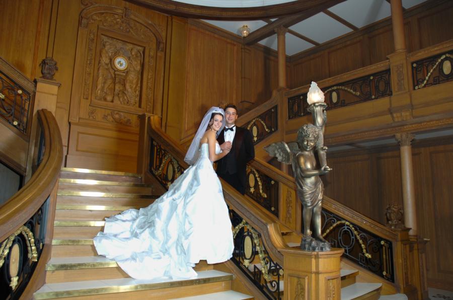 Las Vegas Wedding Venues Or Small Weddings In Luxor Wedding Chapel This Hotel Has A Variety Of Venues For Every Style From Traditional Chapels To Cool Nightclubs Outdoor Poolside Patios Even E
