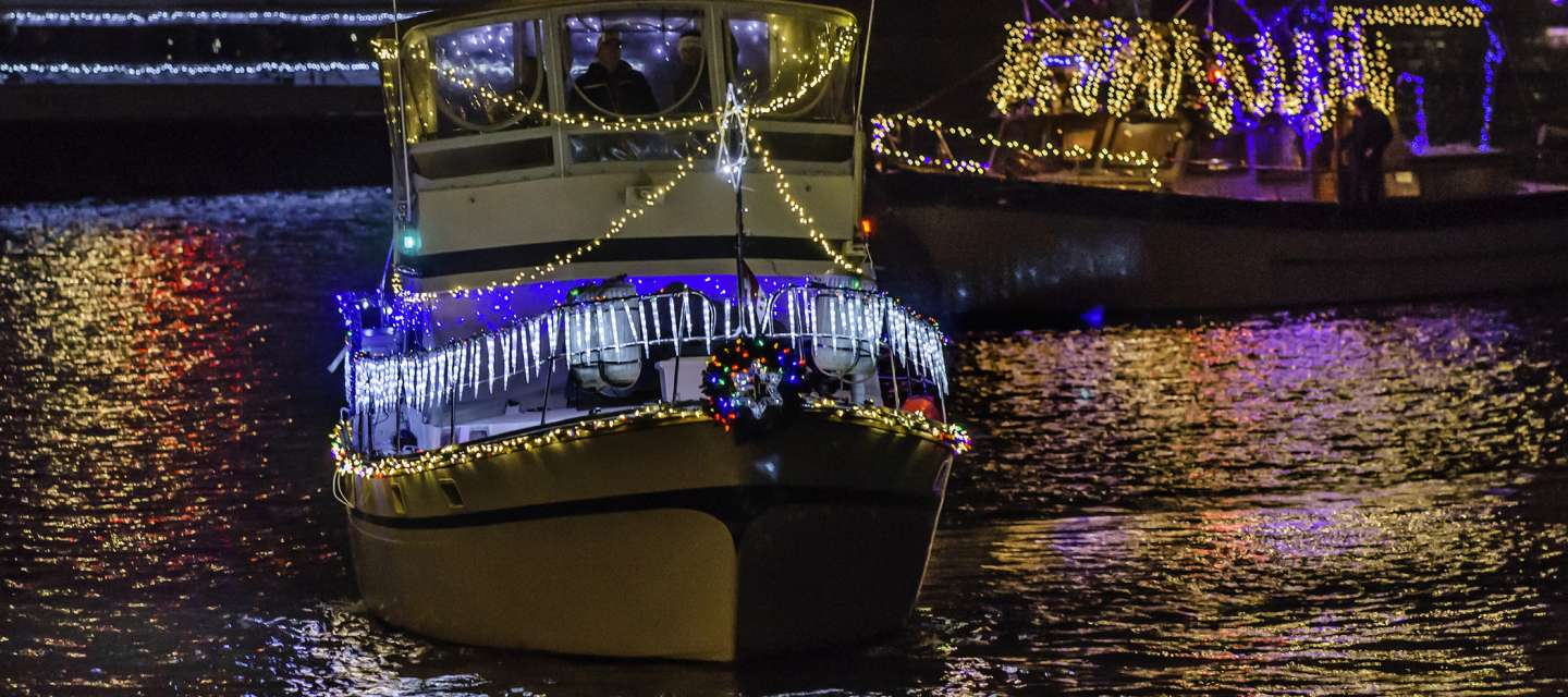 Alexandria Holiday Boat Parade of Lights SignUp