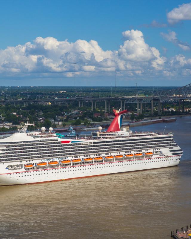 cruise ships that sail out of new orleans