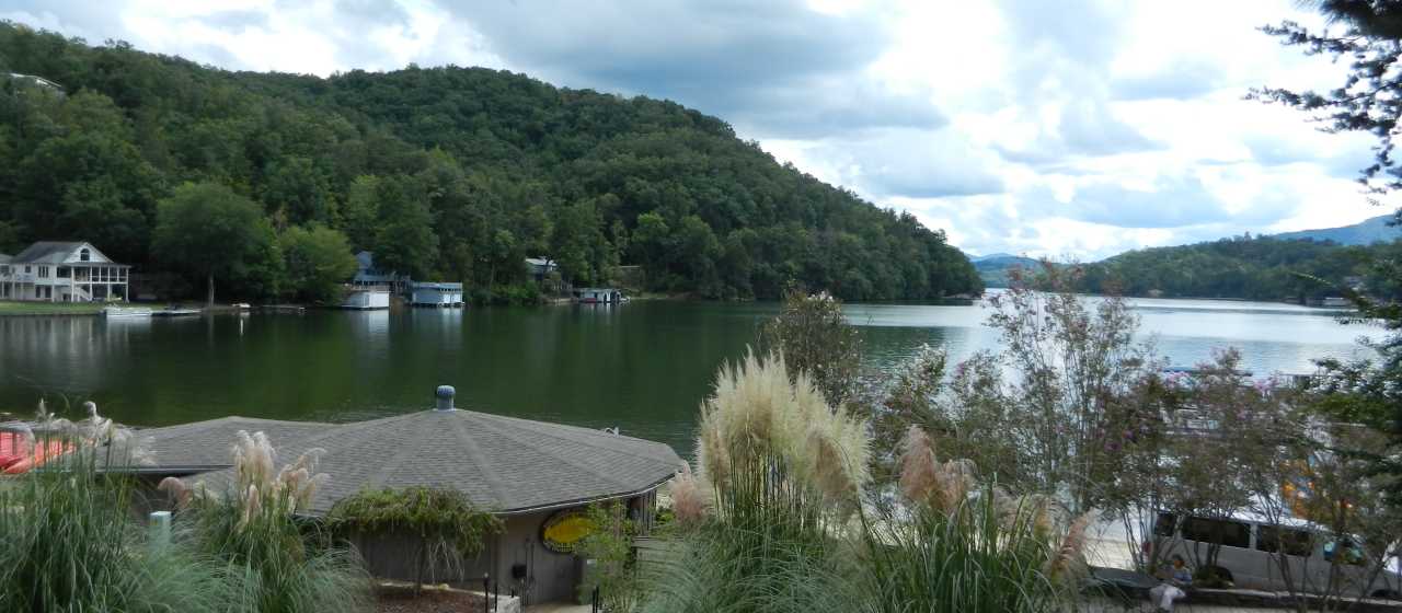Rumbling Bald Resort}