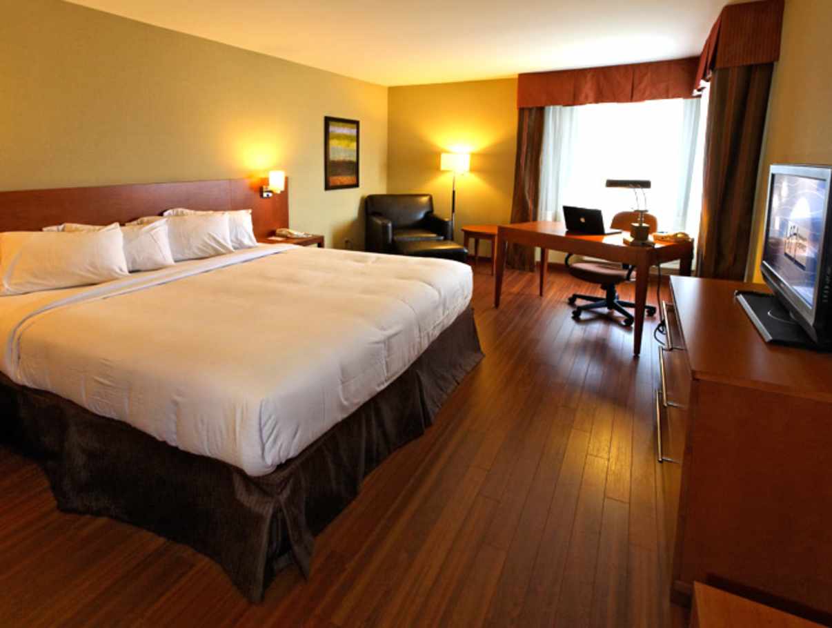 Hotel Holiday Inn Express Quebec Ouest Hotels Quebec City And Area