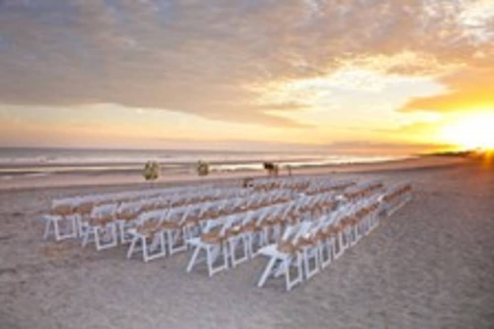 Use The Tides At Folly Beach For A Perfect Charleston Wedding