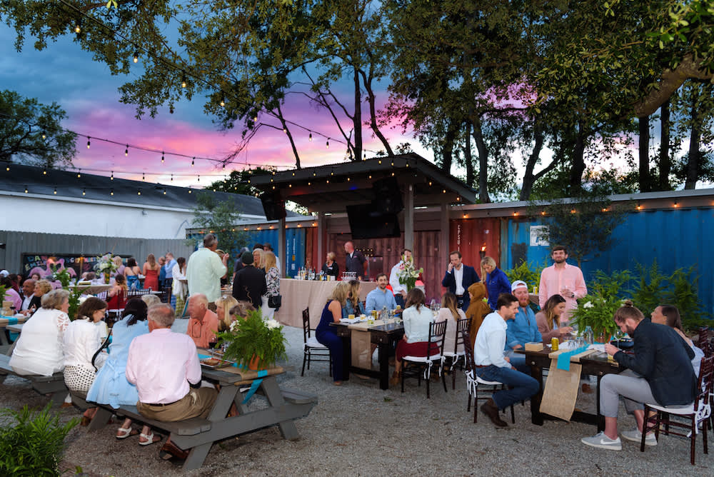 Use Home Team Bbq Downtown Charleston For A Perfect Charleston Wedding Charleston Wedding Guide