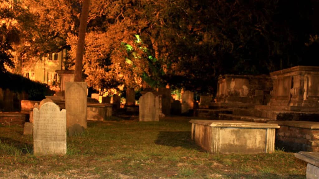 graveyard tour charleston