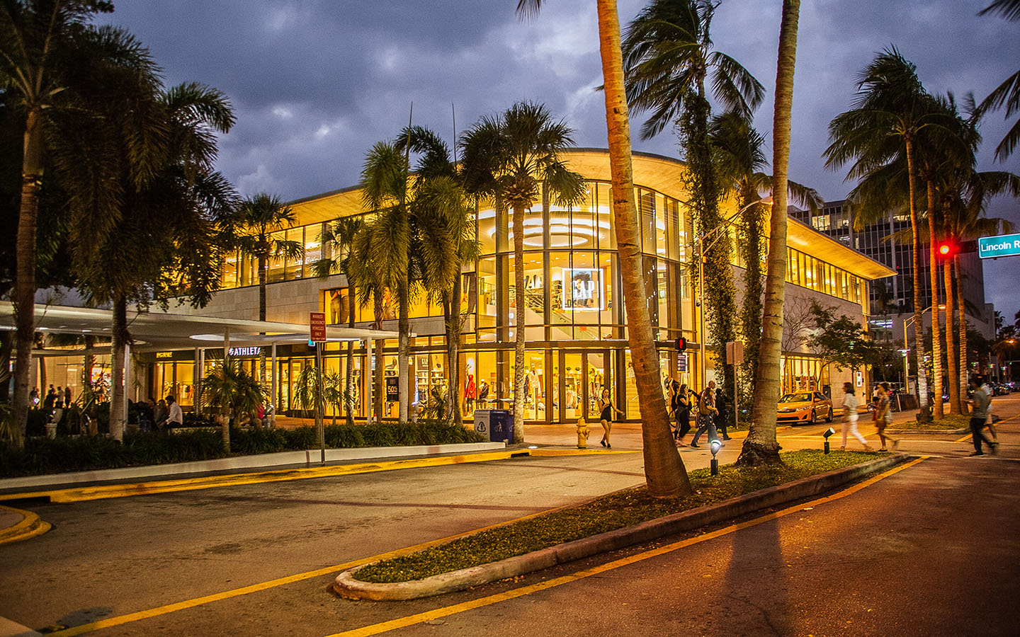 Lincoln Road Shopping District In Miami Beach South Beach