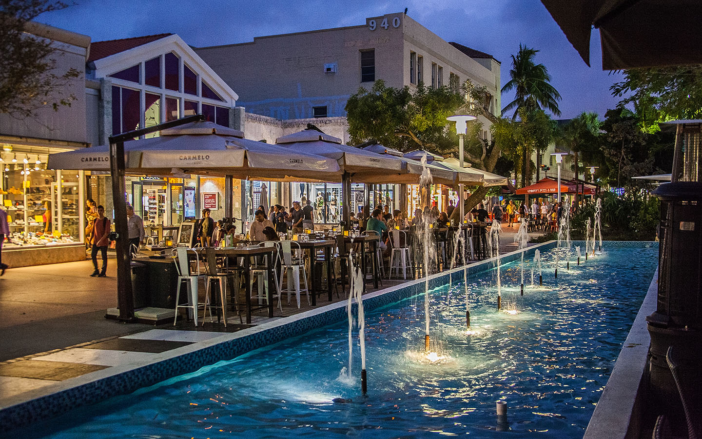 Lincoln Road Shopping District in Miami Beach: South Beach ...