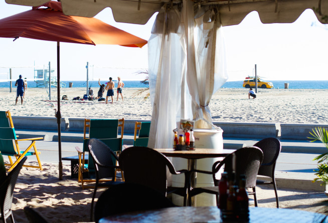 Perry's Café and Beach Rentals