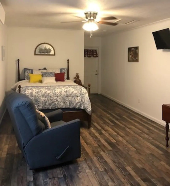 Bourbon Oak Hideaway 1