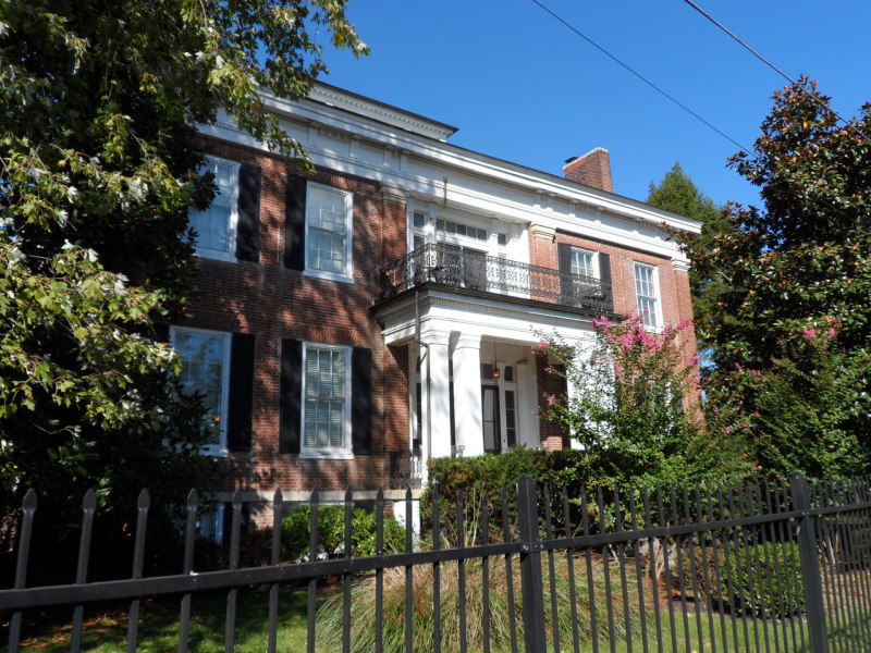 Bourbon Manor Bed & Breakfast Inn