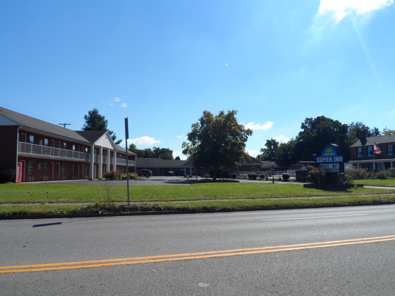 Downtown Super Inn