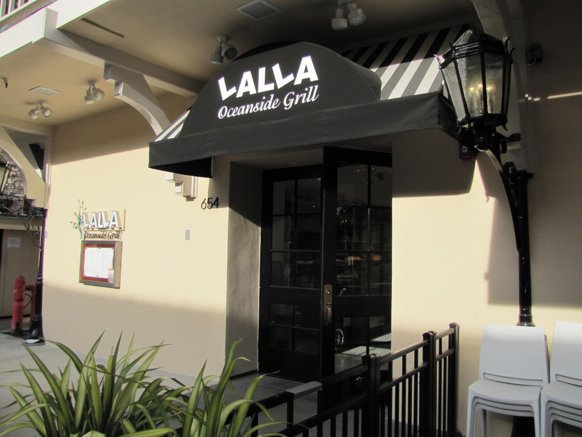 A Quick Escape From Reality Awaits You At Lalla Oceanside Grill