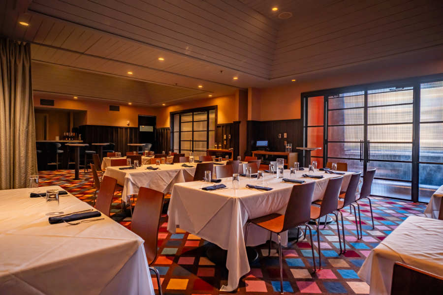 White Oak Kitchen & Cocktails