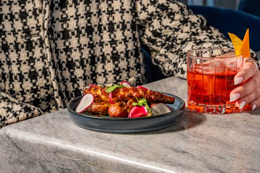 White Oak Kitchen & Cocktails