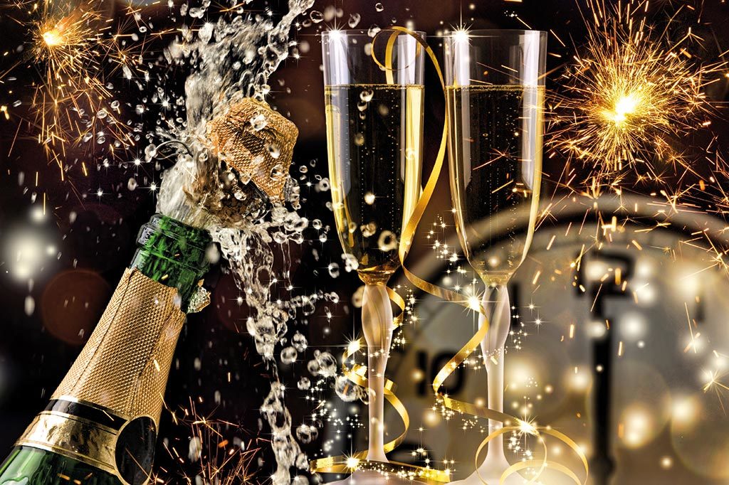 https://res.cloudinary.com/simpleview/image/upload/crm/daytonabeach/nye-celebration-1024x682_C96A4A9D-F505-4B8F-8488AACEA309C7CD_6965a087-38e4-4abf-88954d4580009da9.jpg