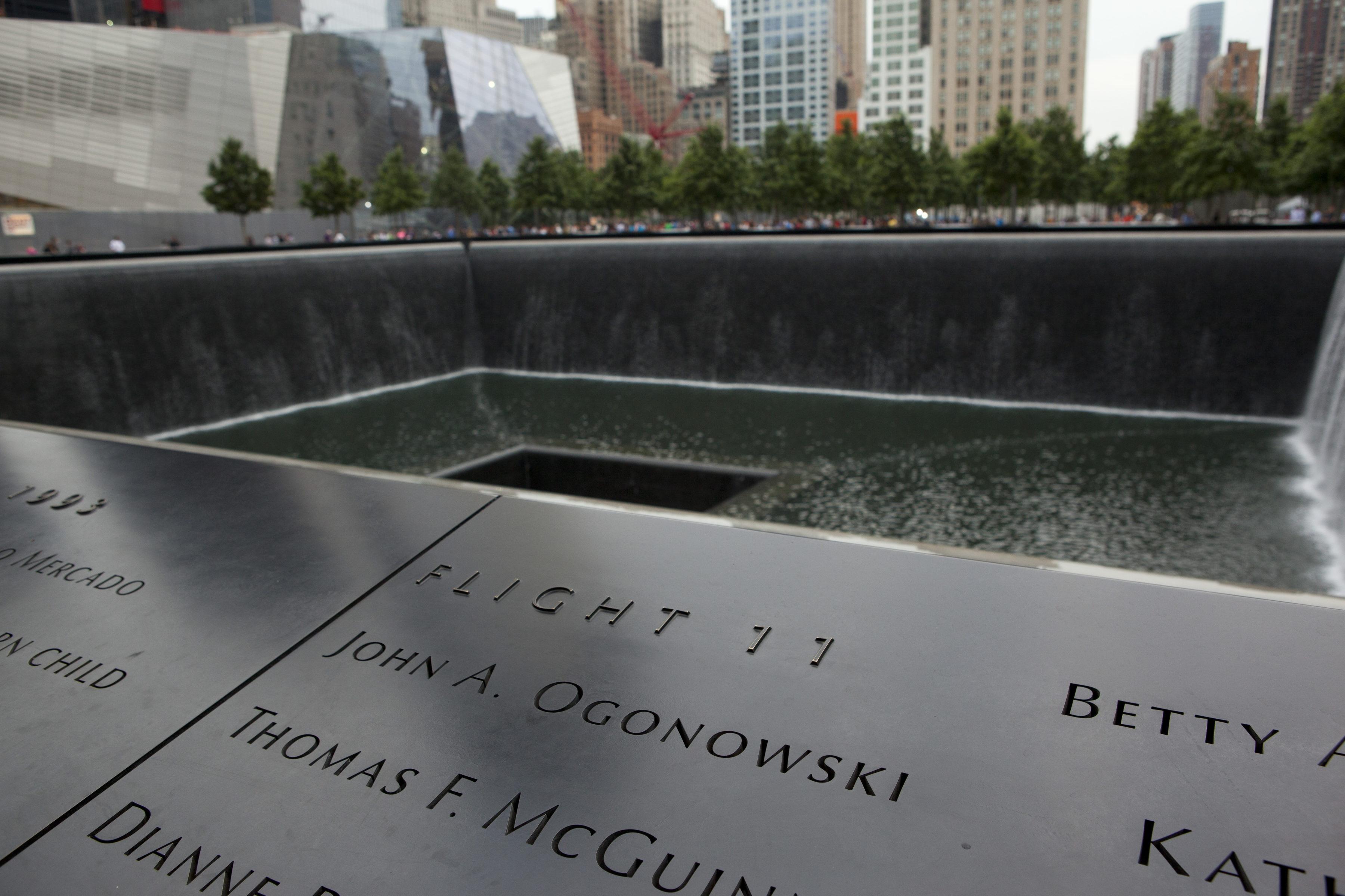 Память 9 11. Мемориал 9/11. 9/11 Memorial Museum. Национальный мемориал и музей 11 сентября. Мемориал 9/11 план.