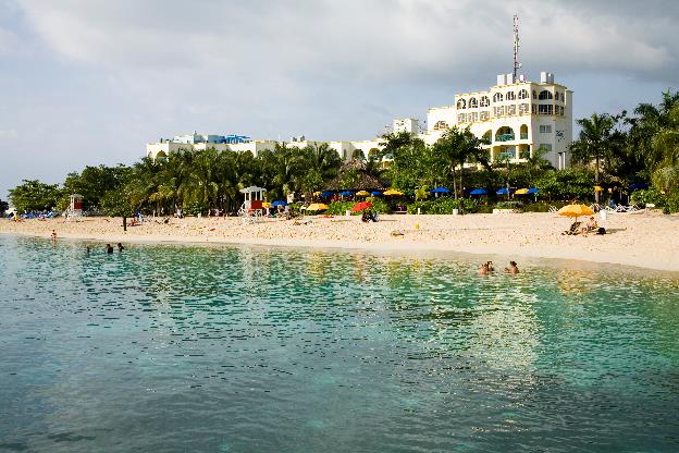 Doctor's Cave Beach