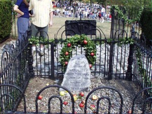 Johnny Appleseed gravesite