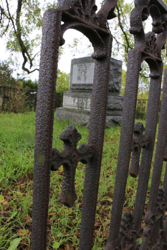 fence-grave-cemetery