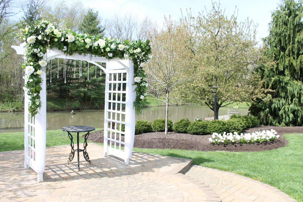 Avon Gardens Has Become A Budding Destination Avon Gardens And This Spot In Particular Have Become A Por Choice For Engaged S To Celebrate Their Wedding Day