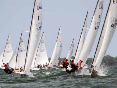 Lightning Class boats race on Lake Ontario