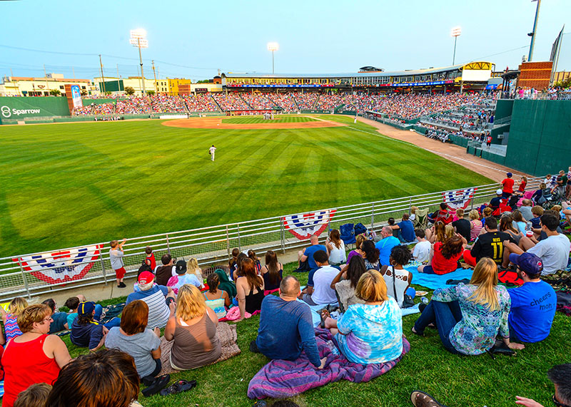 Team bonding Lansing Lugnuts