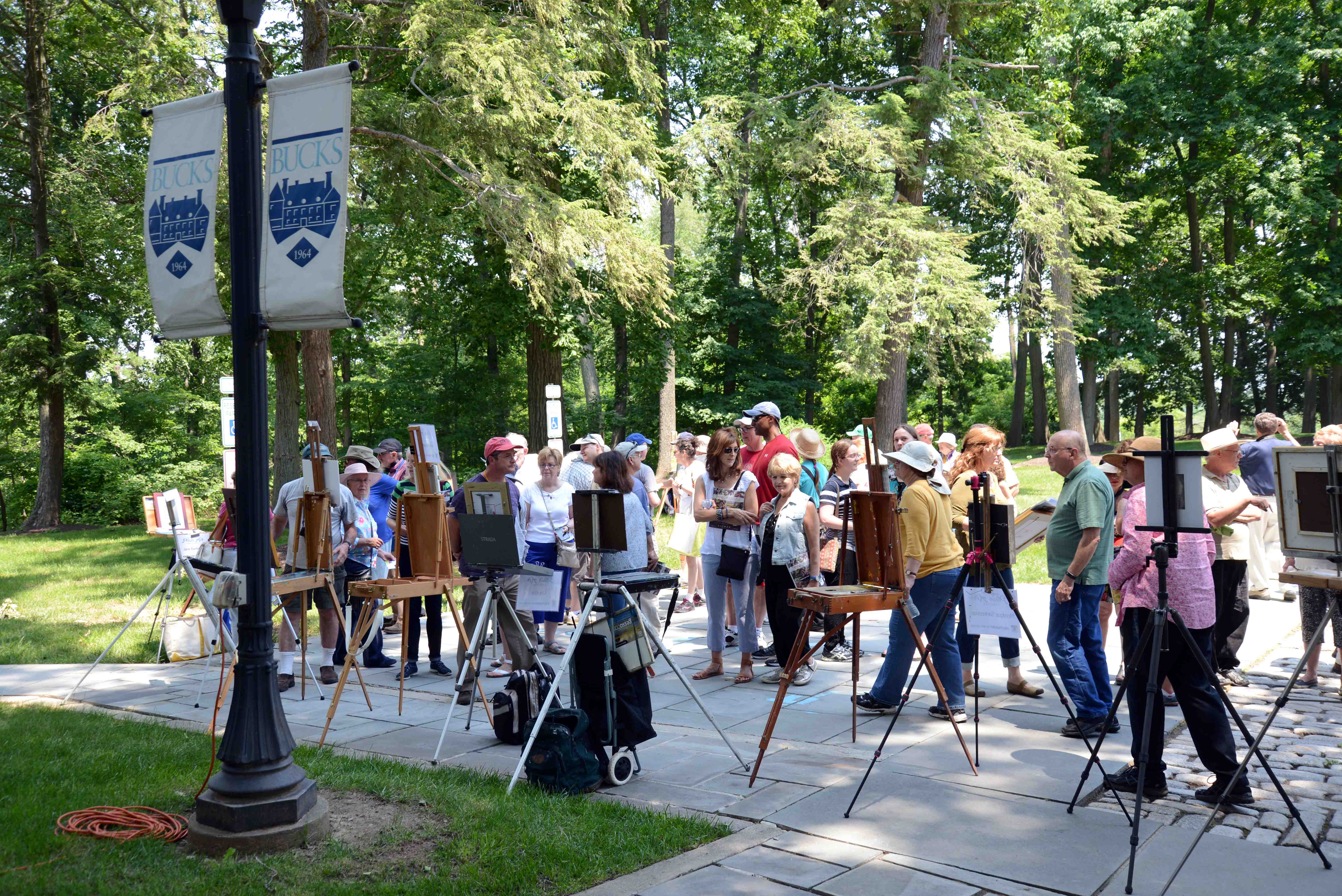 Onlookers at the 2016 Plein Air Art Festival