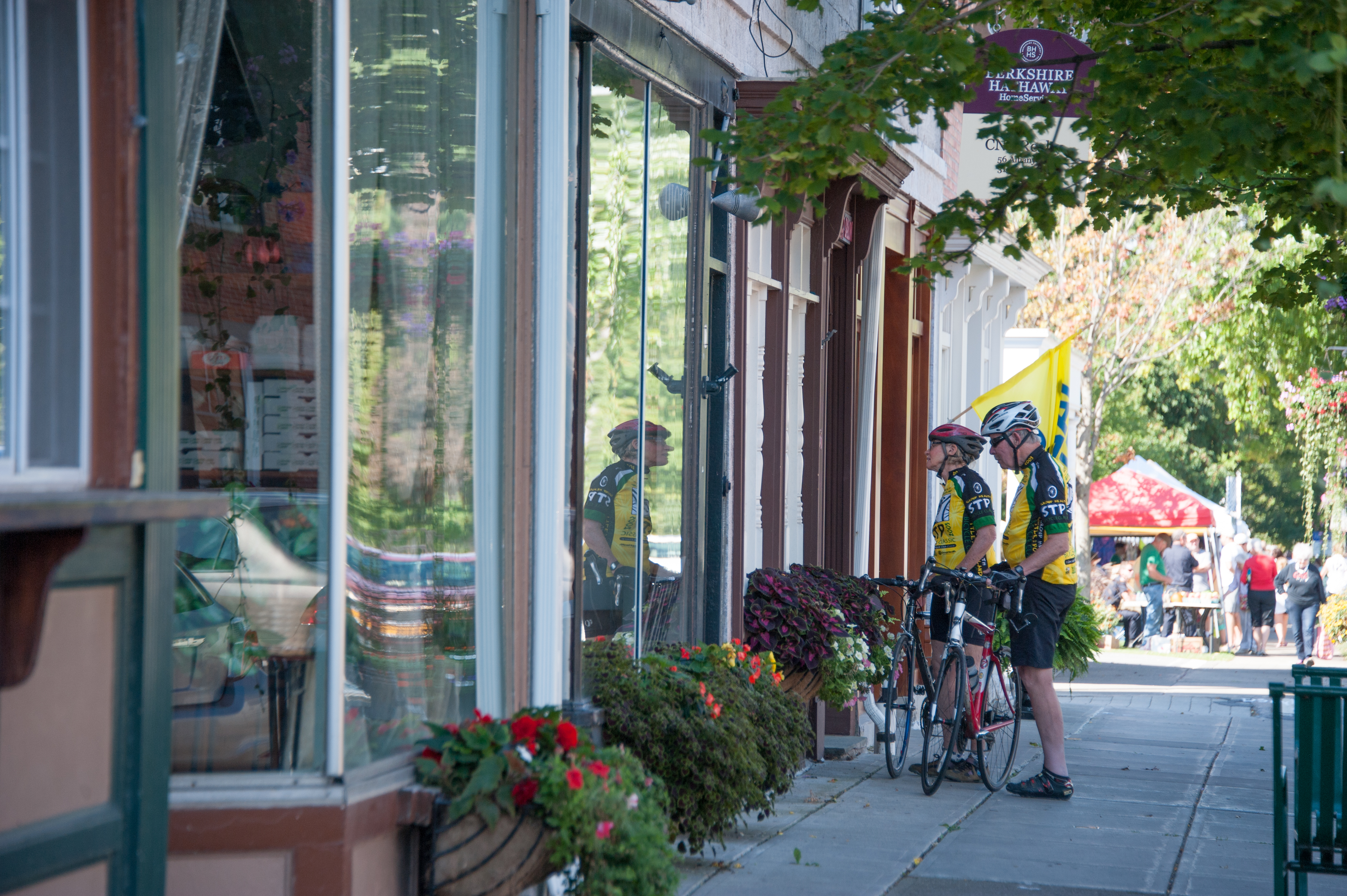 The Vibrant Market Scene and Culinary Delights in Cazenovia thumbnail