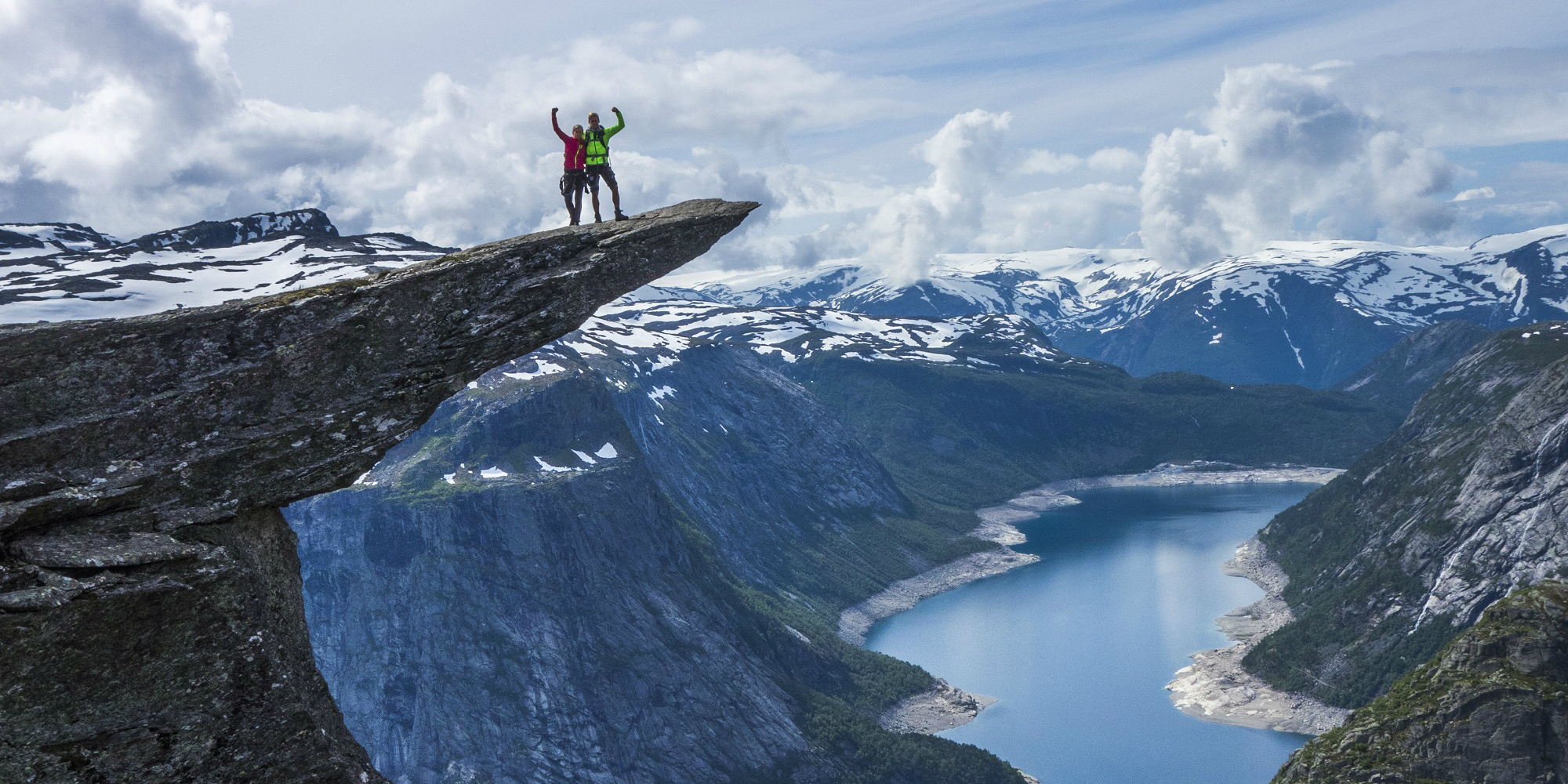 Hiking to Trolltunga | Distance, practical tips, weather report