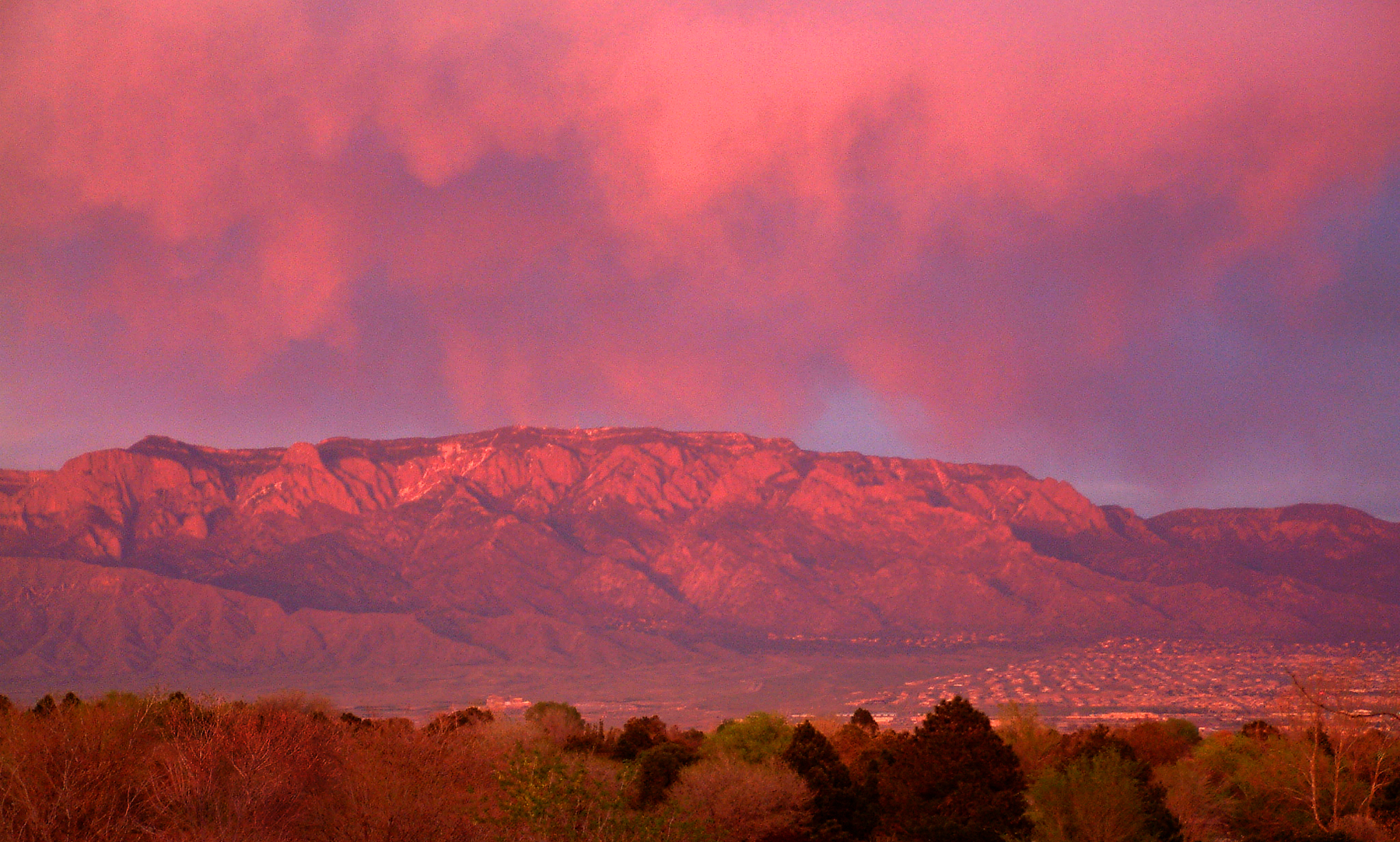 https://res.cloudinary.com/simpleview/image/upload/v1500919412/clients/albuquerque/lg_MOR_sunset_a0f6d02f-c139-4e74-8d20-bb6fc2ada9cf.jpg