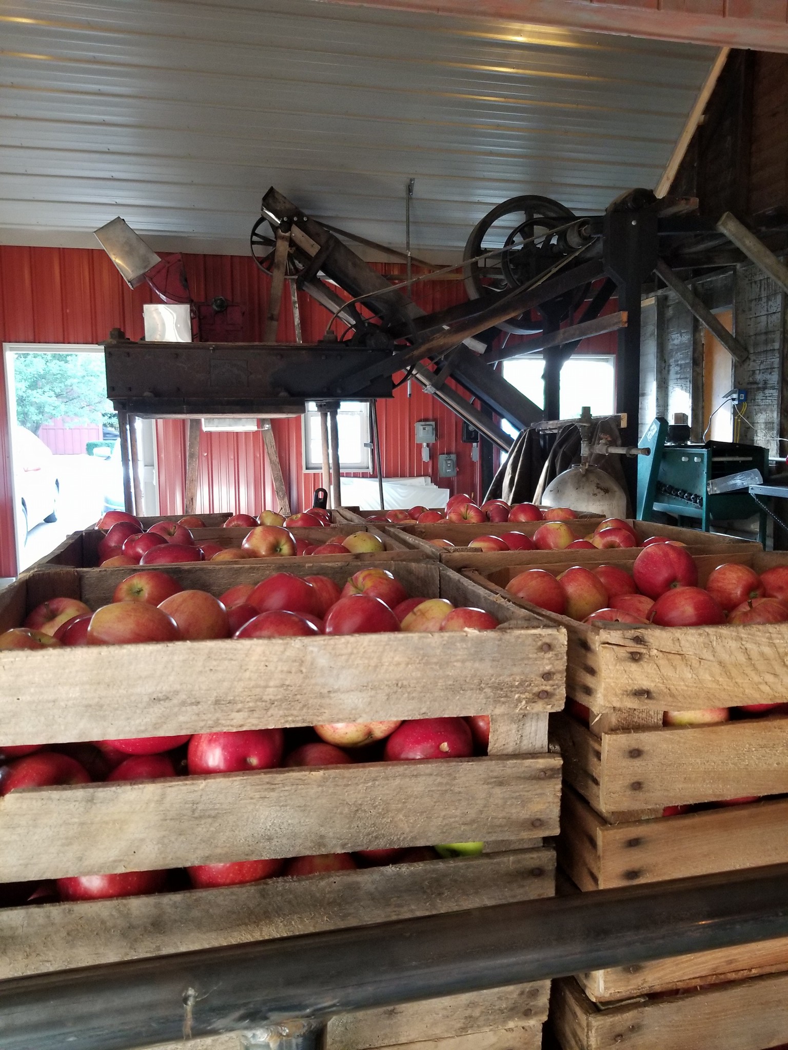 The Kekionga Cider Company produces hard and soft cider. The large apple press can be seen in operation and viewed from the main floor of the bar/restaurant.