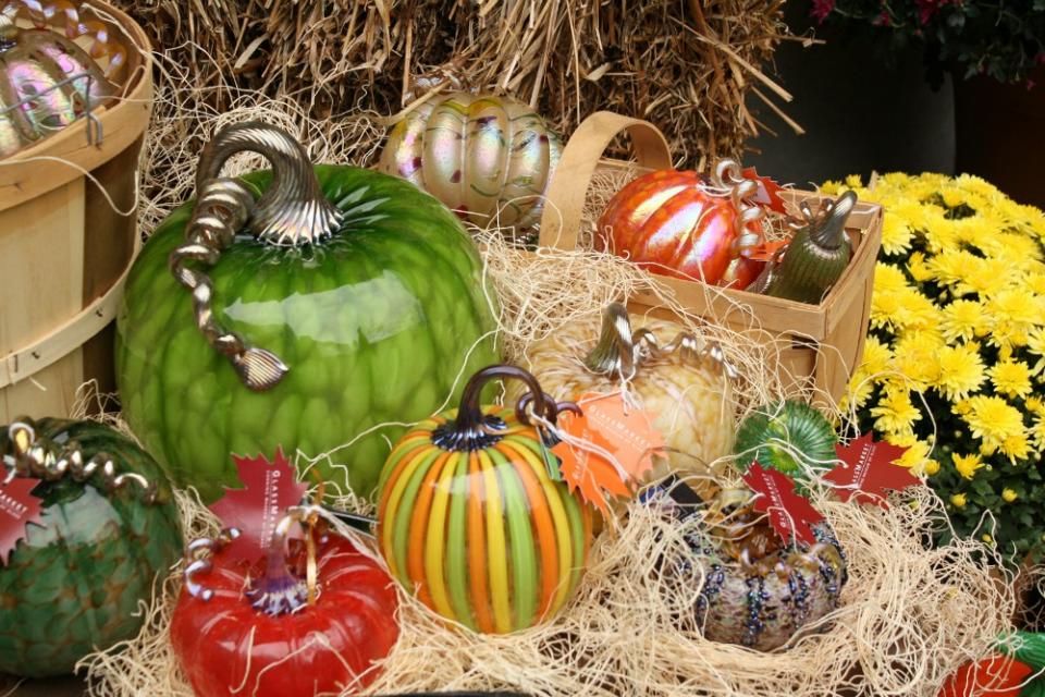 Farmers Market courtesy of The Corning Museum of Glass