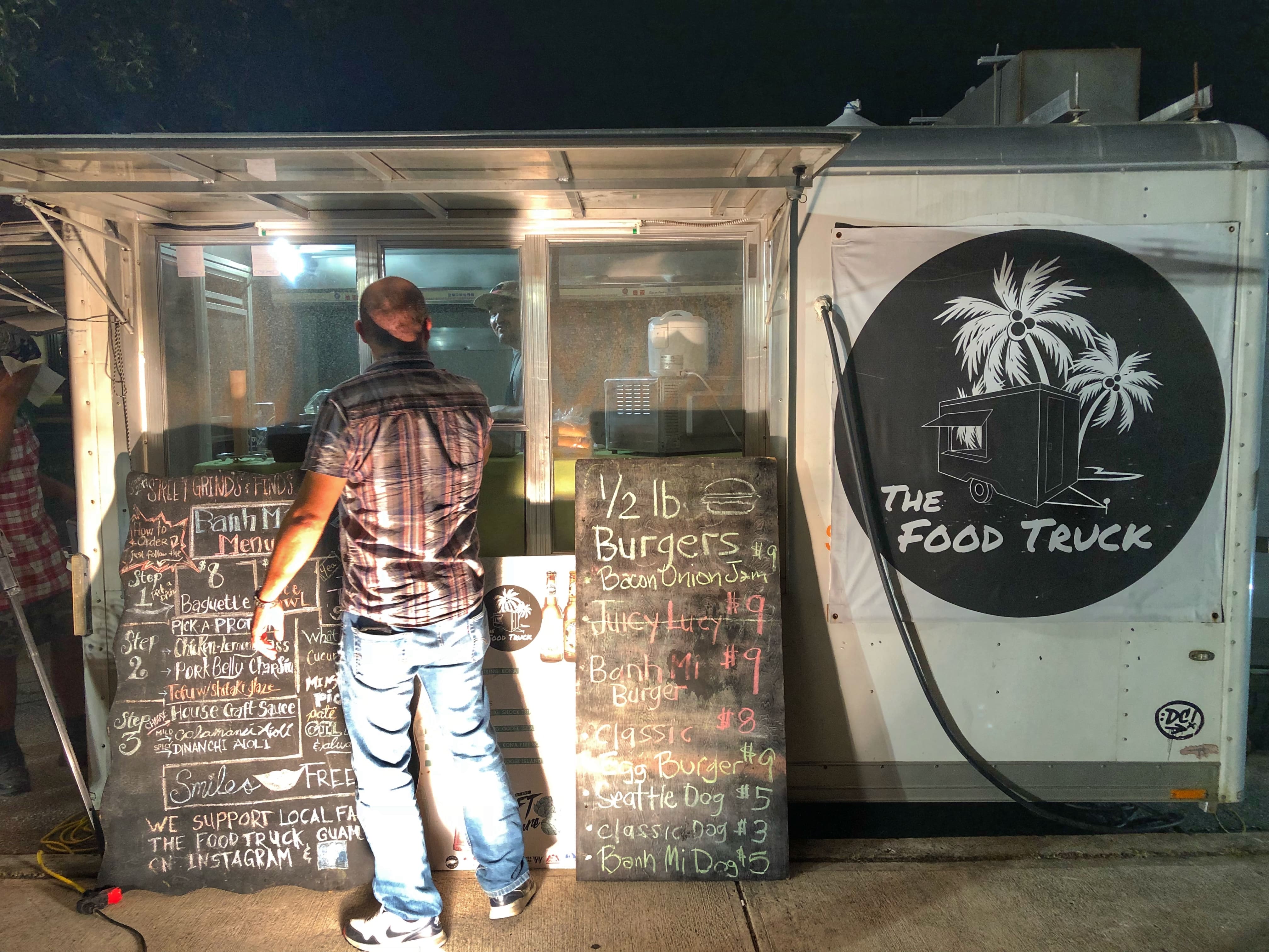 就是這台快餐車 (The Food Truck) ,盡其所能使用在地食材 就是這台快餐車 (The Food Truck) ,盡其所能使用在地食材