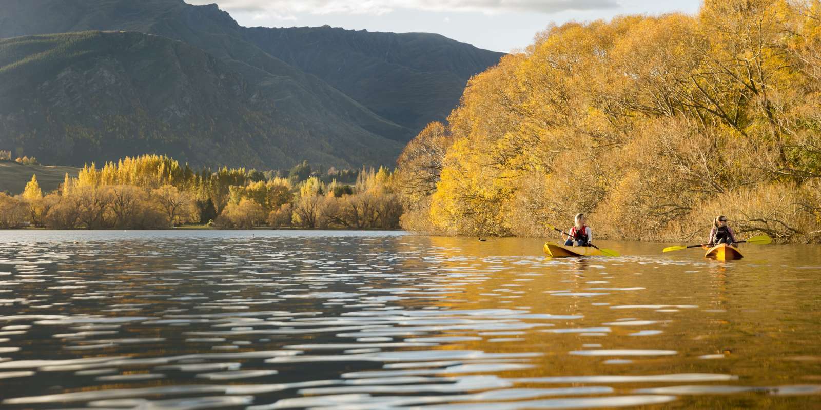 Kayaking Lake Hayes Kayaking Lake Hayes in Autumn