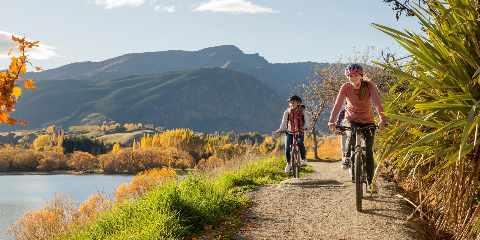 Autumn biking around Lake Hayes, Queenstown Biking Lake Hayes Queenstown New Zealand in Autumn