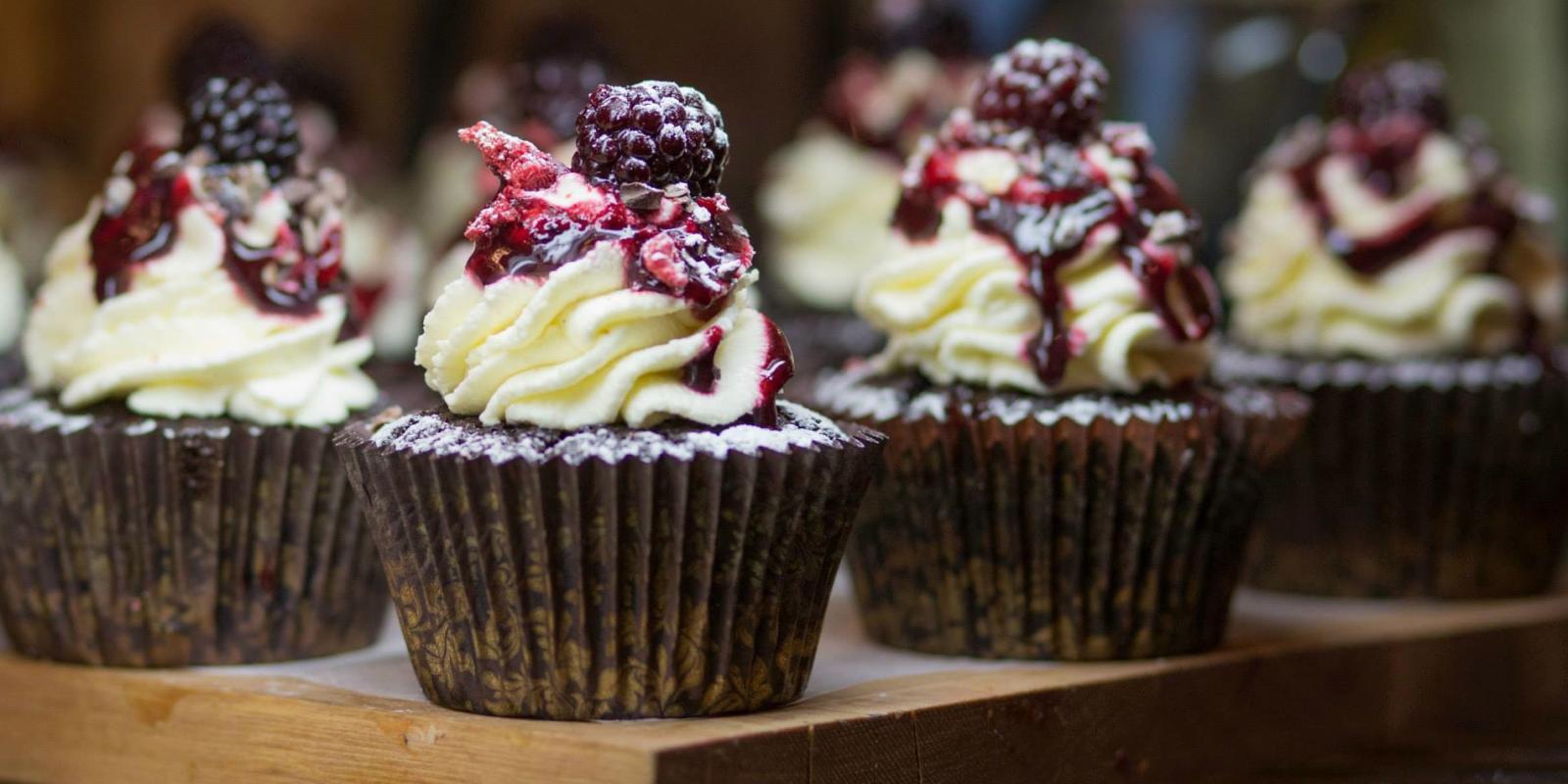 Raspberry and cream cup cakes Vudu Larder Queenstown quRaspberry and cream cup cakes Vudu Larderick bites and sweet treats