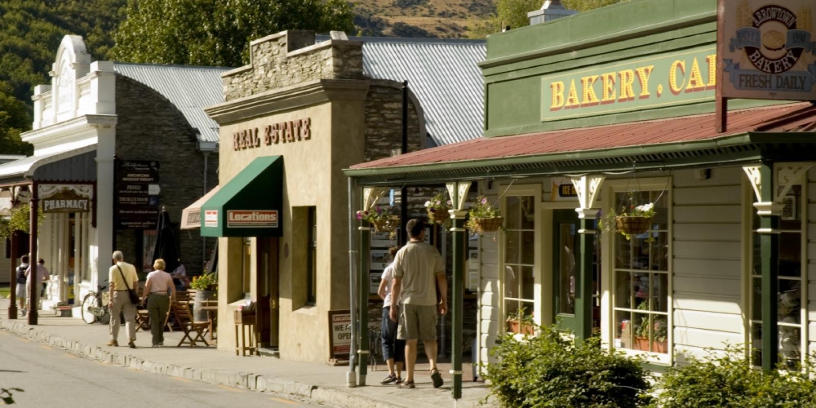 Buckingham Street Arrowtown cafes and retail