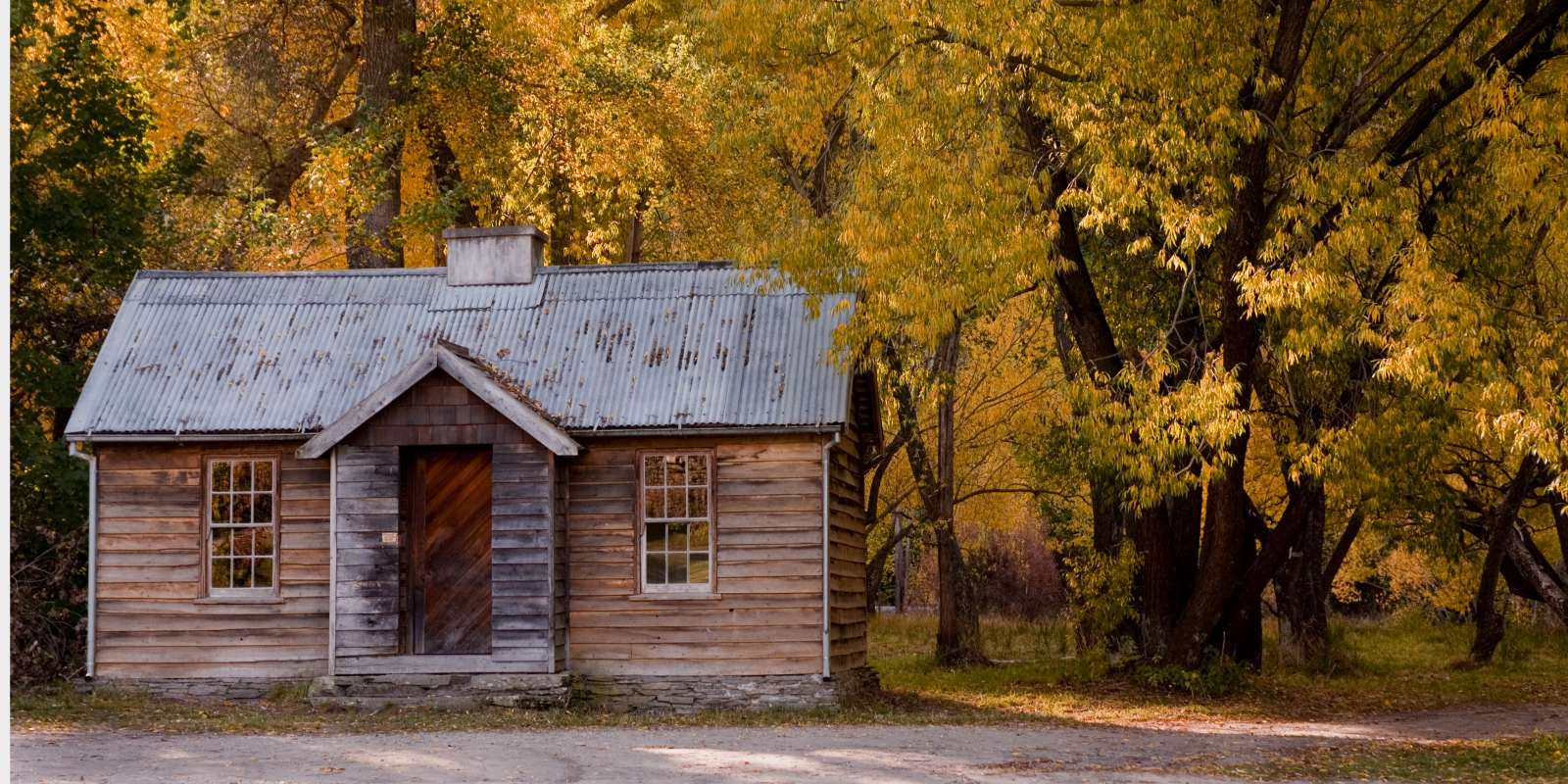 Arrowtown in Autumn Arrowtown hut in Autumn
