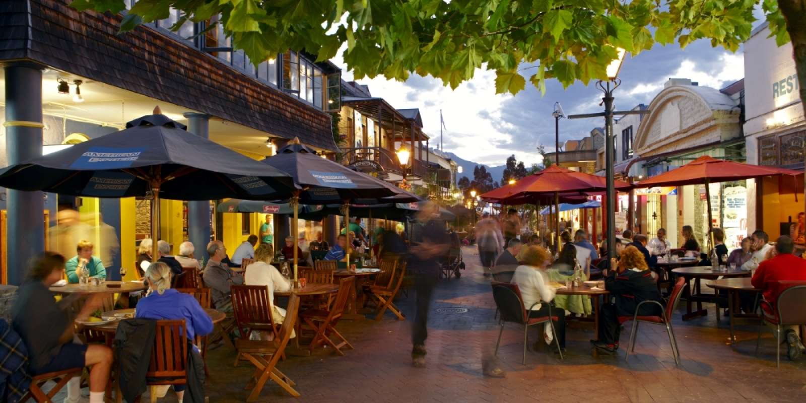 Outdoor Dining on the Queenstown Mall Outdoor Dining on the Queenstown Mall