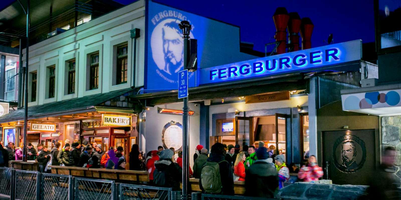 Fergburger Fergberger queue at night