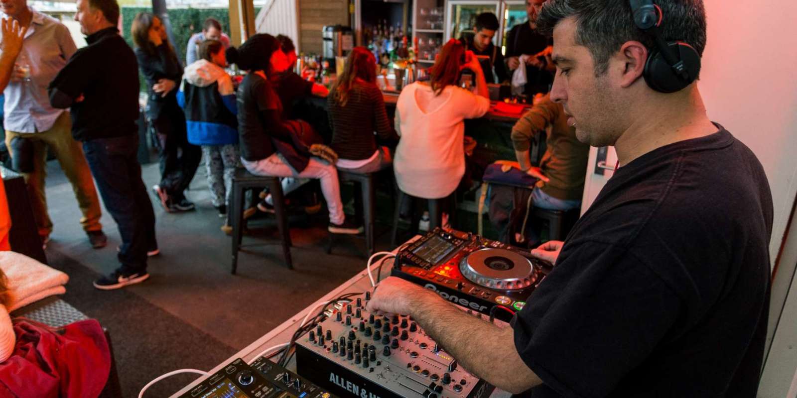 Sundeck DJ at Attiqua A group of friends at Barumda Bar