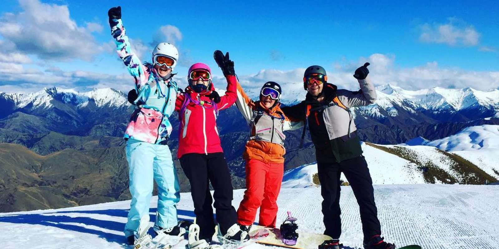 Coronet Peak with friends. @ashpatsy on Instagram. Coronet Peak with friends. @ashpatsy on Instagram.