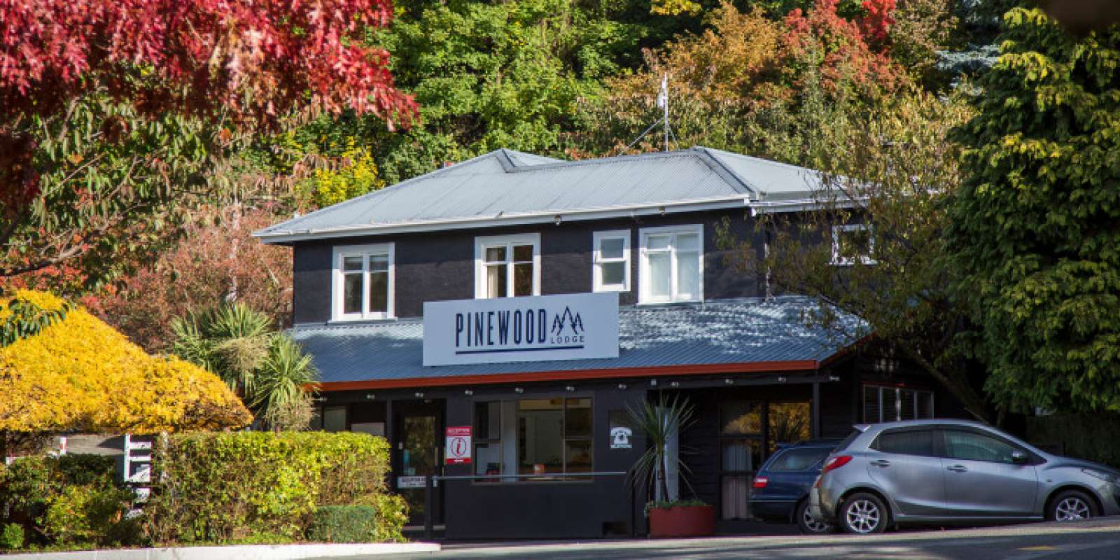 Pinewood Lodge Pinewood Lodge Exterior and Reception in Autumn