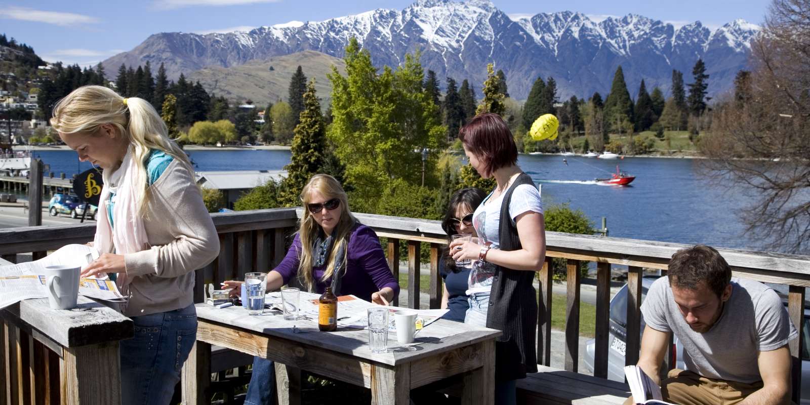 Bumbles Backpackers Queenstown - lakeside accommodation Bumbles Backpackers Queenstown - lakeside accommodation